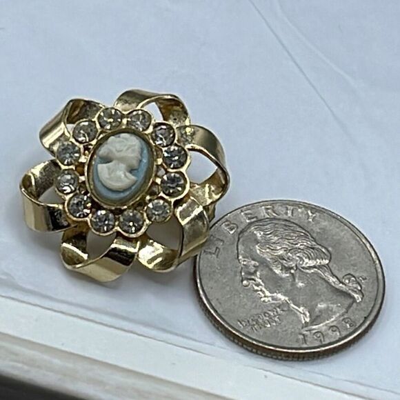 Vintage Cameo rhinestone framed brooch. - Picture 6 of 7
